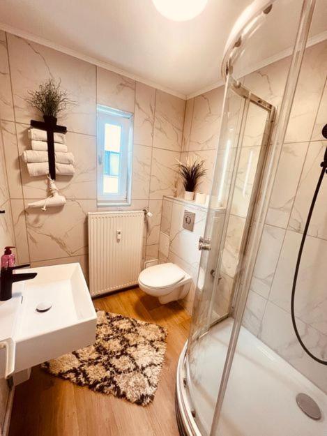 Ferienwohnung An Der Uniklinik Mit Eigener Kueche Und Renoviertem Badezimmer Homburg  Exterior photo